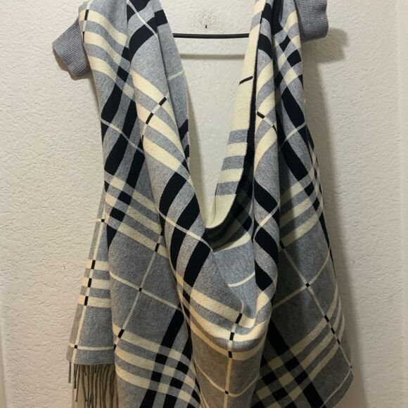 Carolina clothing company one size plaid soft cape fringe poncho - Picture 5 of 8